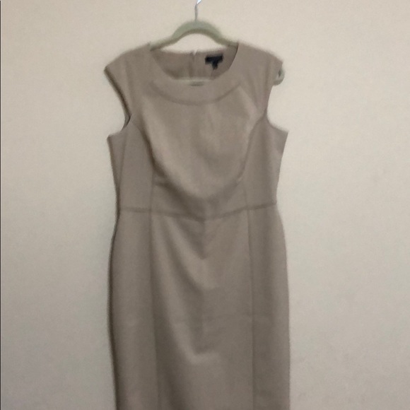 Make an entrance in the office! - Picture 2 of 6